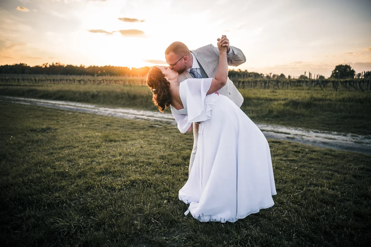 ženich zaklání nevěstu