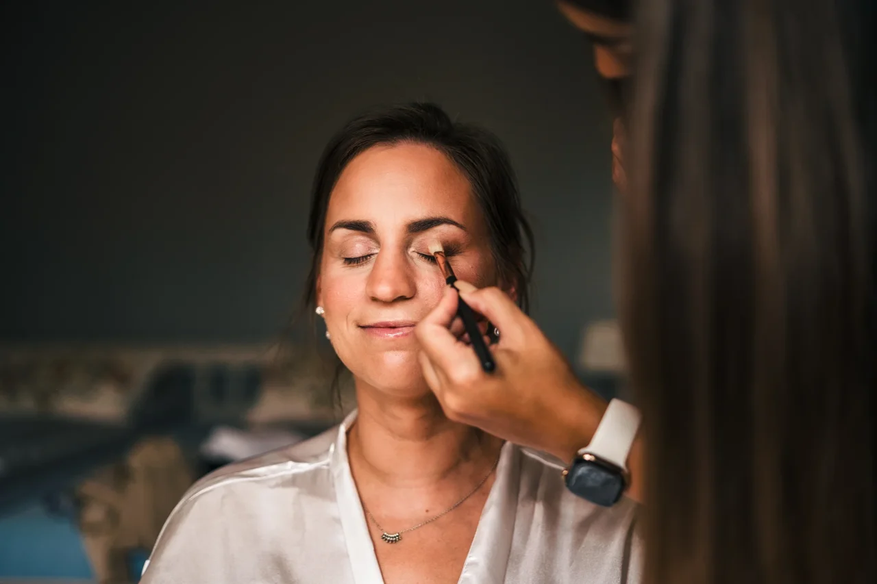 nevěsta při přípravách