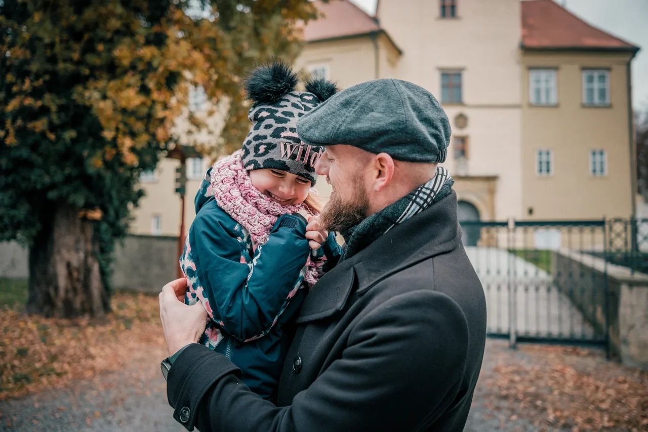 tatínek lechtá dceru