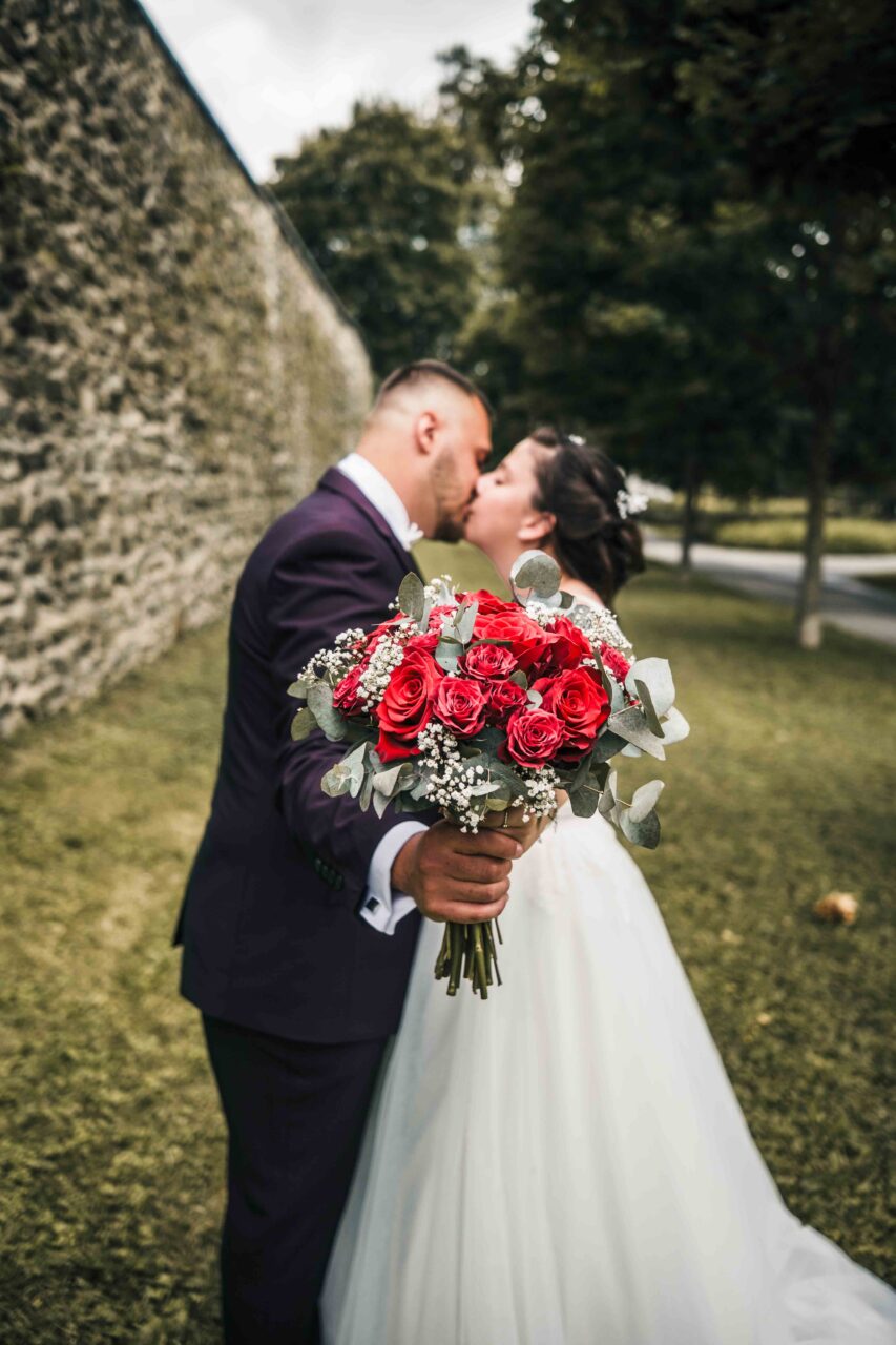 nevěsta a ženich s kyticí