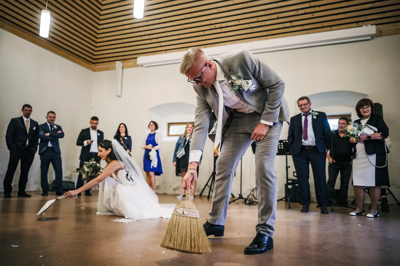 rozbíjení talíře