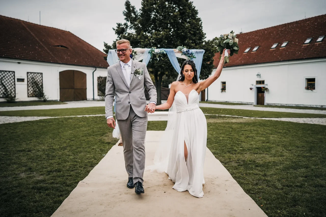 ženich a nevěsta společně
