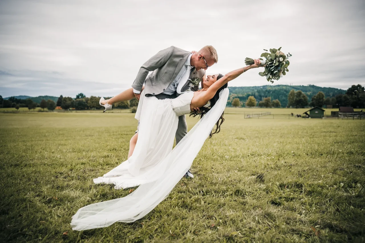 ženich zaklání nevěstu